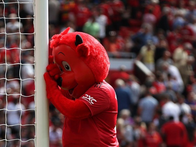 CĐV Man United tính biến Old Trafford thành sân nhà của... Liverpool - Ảnh 1.