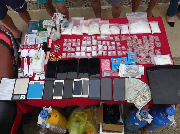Báo Khmer Times: Cảnh sát Campuchia bắt 4 người Việt Nam tàng trữ trái phép ma túy - Ảnh 1.