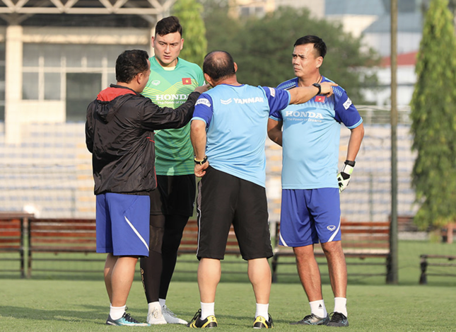 Những đội bóng nào được ‘đồn’ sẽ đưa Đặng Văn Lâm trở lại V-League? - Ảnh 1.