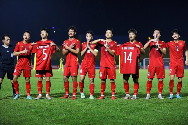  Đội trưởng U19 Việt Nam chấn thương nặng, lỡ vòng loại U20 châu Á 2023  - Ảnh 1.