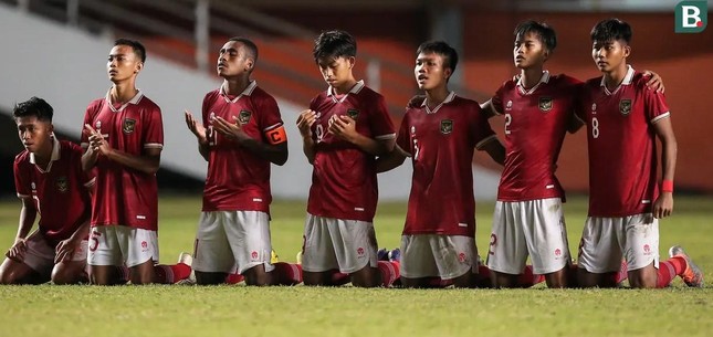 LĐBĐ Indonesia làm điều đặc biệt, cầu thủ U16 vỡ òa hạnh phúc trước trận gặp Việt Nam - Ảnh 1.