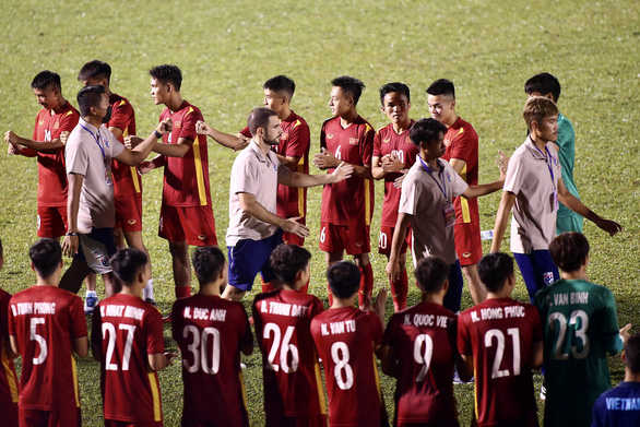 U19 Việt Nam có hành động fair-play với Thái Lan và Malaysia - Ảnh 3.