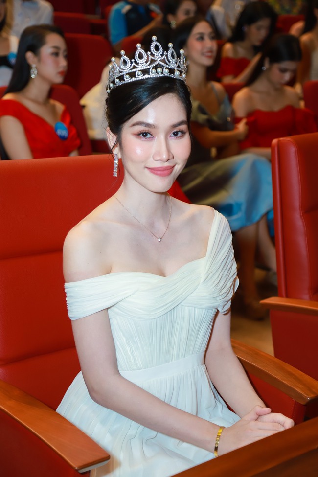 Đương kim Hoa hậu Thế giới đọ sắc bên dàn Hoa - Á hậu Việt Nam trước thềm chung kết Miss World Vietnam 2022 - Ảnh 8.