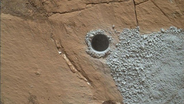 Phát hiện khoáng vật siêu hiếm ở Trái Đất trên sao Hỏa - Ảnh 1.