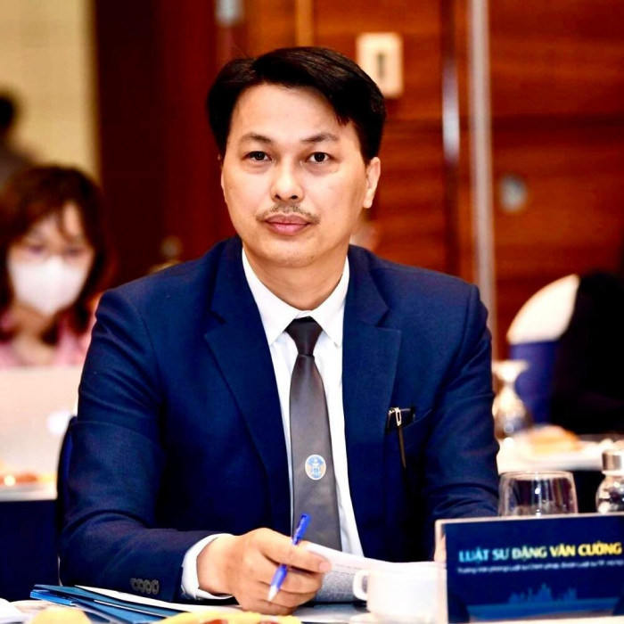 Vụ xe tập lái xe tông chết bé 3 tuổi: Nữ học viên và thầy dạy lái đối diện hình phạt nào? - Ảnh 1.
