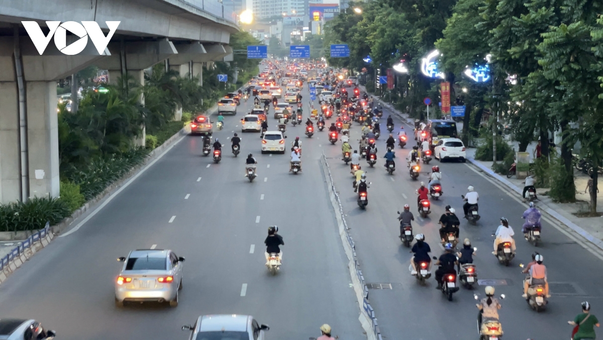 Một tuần phân làn trên đường Nguyễn Trãi: Xe máy vẫn chung lối ô tô - Ảnh 12.