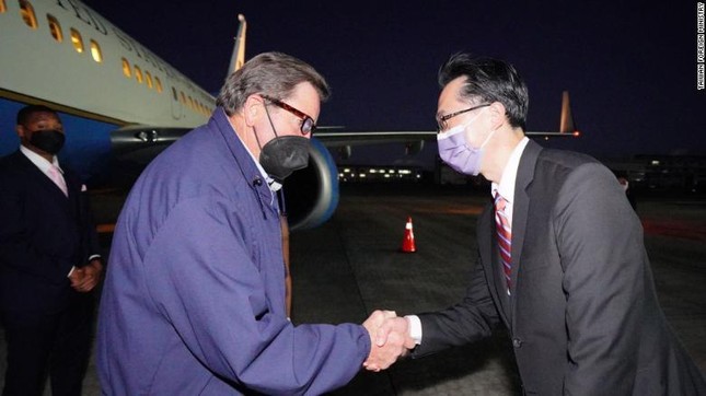 Thêm đoàn nghị sĩ Mỹ thăm Đài Loan (Trung Quốc): Lo ngại khủng hoảng quân sự ở eo biển - Ảnh 1.