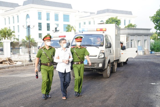 Cựu Bí thư Tỉnh ủy Trần Văn Nam hầu tòa do vi phạm quản lý tài sản Nhà nước - Ảnh 3.