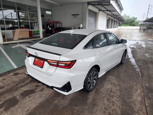 Toyota Vios 2023 ồ ạt về đại lý: Hết bị chê thùng tôn di động, nhiều công nghệ như Camry, thế khó cho Accent và City - Ảnh 4.