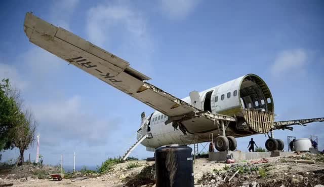 Bí ẩn đằng sau chiếc Boeing 737 bị bỏ quên trên cánh đồng ở Bali suốt nhiều năm trời - Ảnh 7.