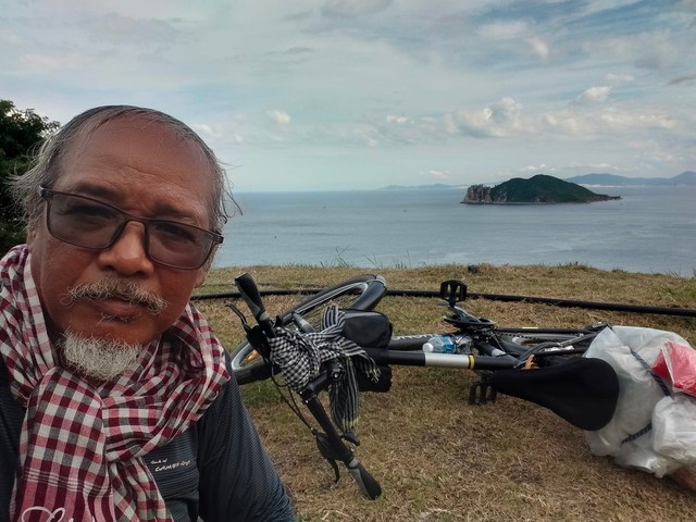 Nhà du khảo 61 tuổi đạp xe 1.800km từ Bắc vào Nam: Đi để thấy Việt Nam mình tươi đẹp - Ảnh 3.
