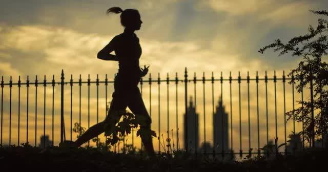 Chạy bộ 30 phút vào buổi sáng và đi bộ 60 phút vào buổi tối: Vận động thời điểm nào tốt cho sức khỏe hơn? - Ảnh 4.