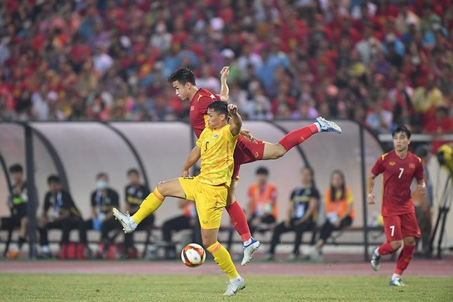 HLV Mano Polking nêu lý do bóng đá Thái Lan đang tụt lại so với Việt Nam - Ảnh 2.