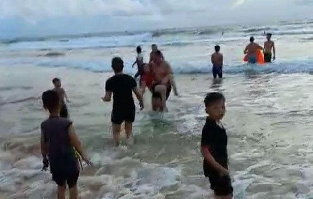 Dũng cảm nhảy xuống biển cứu du khách, một người dân Phú Quốc chết vì kiệt sức - Ảnh 1.