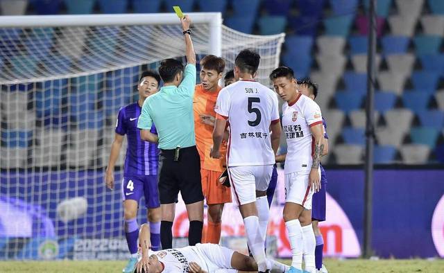 Bóng đá Trung Quốc: Cảnh sát vào cuộc điều tra nghi vấn bán độ ở giải Super League - Ảnh 2.