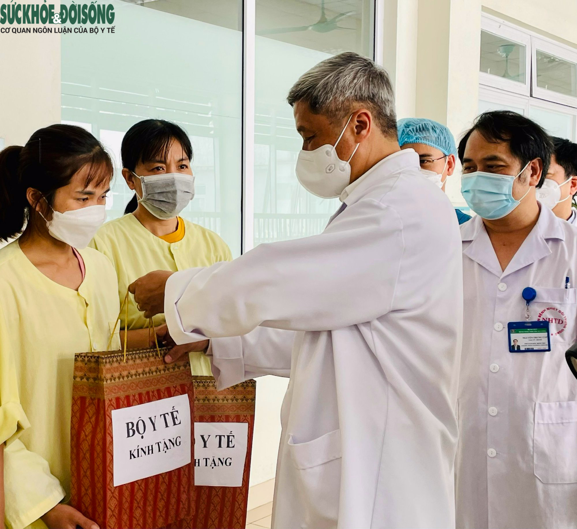 Quyền Bộ trưởng Đào Hồng Lan: Rà soát lại ngay vấn đề phụ cấp chống dịch COVID-19, đó là quyền lợi chính đáng của cán bộ y tế - Ảnh 3.