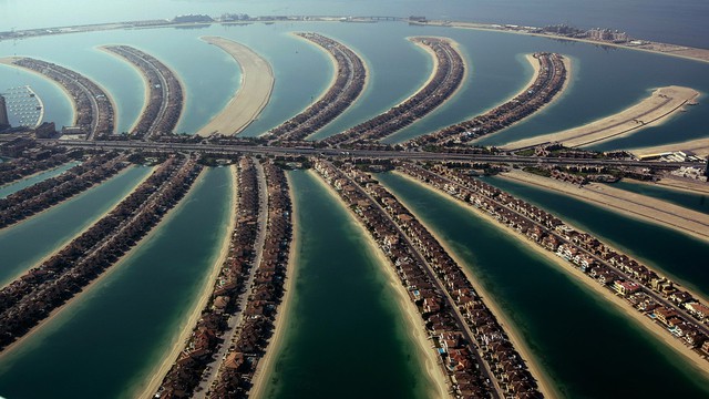 Siêu thành phố mọc lên từ cát nóng Trung Đông: Biến sa mạc thành thiên đường, lấp biển bán BĐS cao cấp - Ảnh 4.