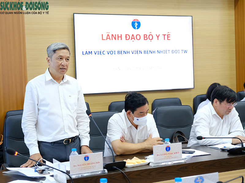 Quyền Bộ trưởng Đào Hồng Lan: Rà soát lại ngay vấn đề phụ cấp chống dịch COVID-19, đó là quyền lợi chính đáng của cán bộ y tế - Ảnh 8.