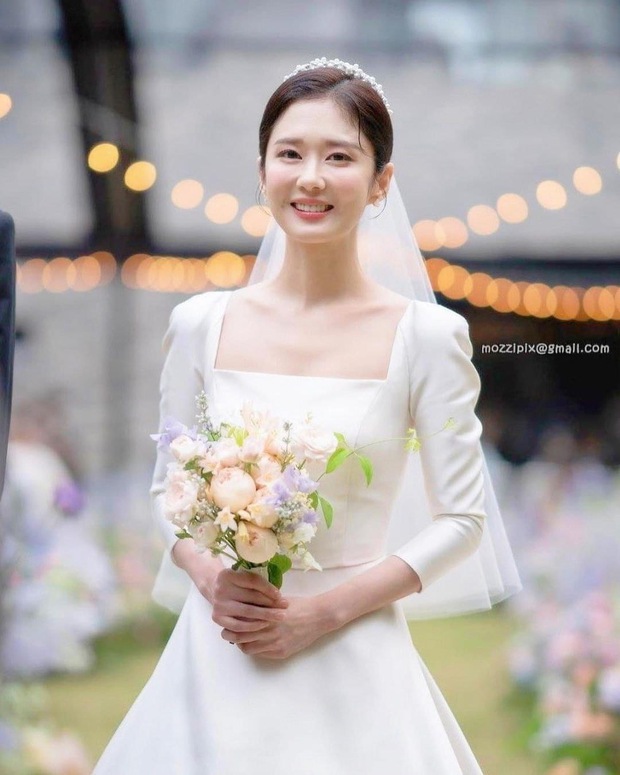 Cô dâu mới Jang Nara hiếm hoi lộ diện sau 1 tháng kết hôn, để mặt mộc 100% mà vẫn trẻ trung đáng kinh ngạc ở tuổi 41 - Ảnh 7.