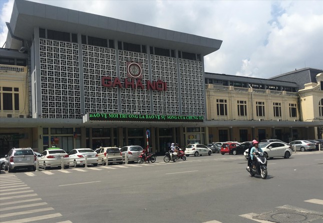 Di dời ga Hà Nội, ga Giáp Bát làm metro - Ảnh 1.