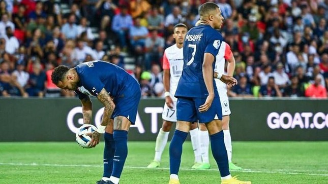 HLV của PSG nhắn gửi Mbappe sau vụ tranh đá phạt đền - Ảnh 2.