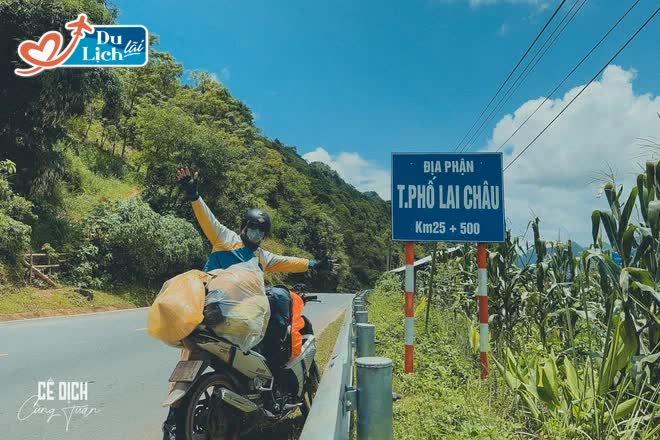 Chàng trai mang 3 áo dài đi suốt 8000km: Áo dài Việt Nam chúng tôi đẹp lắm! - Ảnh 12.