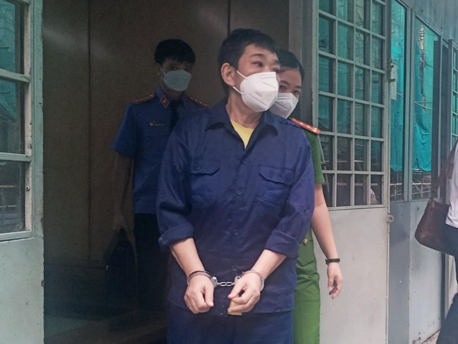Chiếm đoạt gần 9 tỷ đồng, cựu Phó Chánh Văn phòng Quận ủy Phú Nhuận bị phạt 15 năm tù - Ảnh 1.