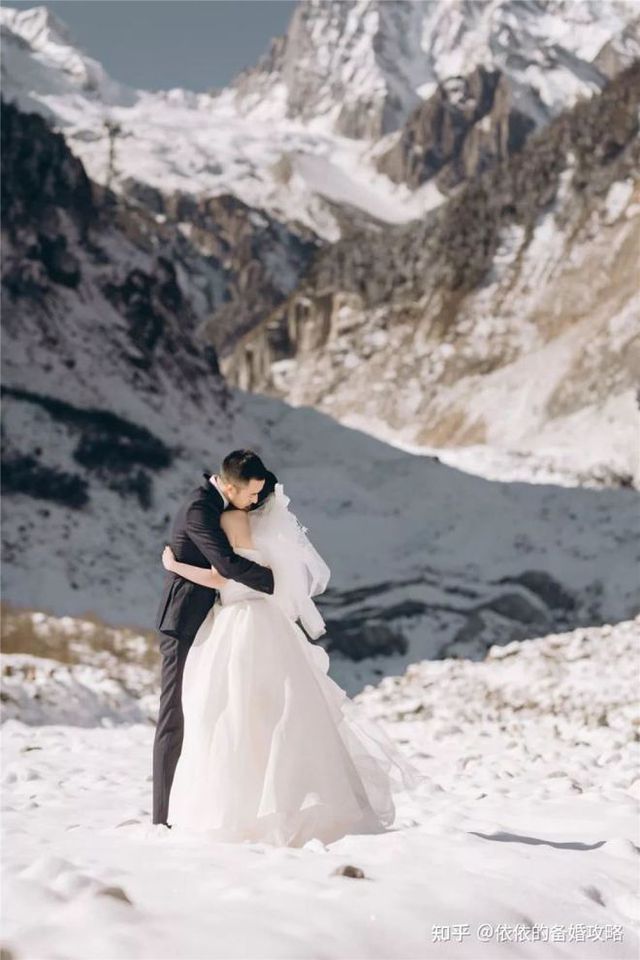 Tổ chức đám cưới với 31 khách trên núi tuyết - Ảnh 12.