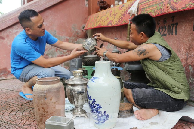 Chiêm ngưỡng hàng trăm món đồ cổ ở khu chợ có 1 không 2 tại thành phố Vinh - Ảnh 11.