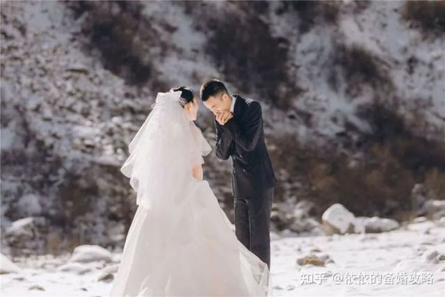 Tổ chức đám cưới với 31 khách trên núi tuyết - Ảnh 13.