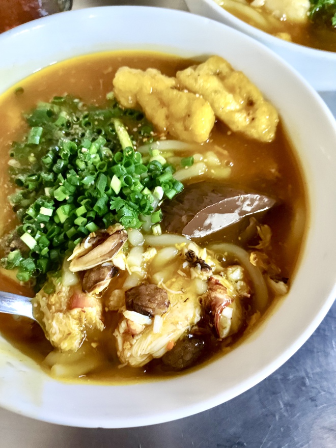 Hàng bánh canh cua từng gây ‘bão’ một thời với mức giá cao ngất ngưởng 300.000 đồng/tô bây giờ ra sao?
