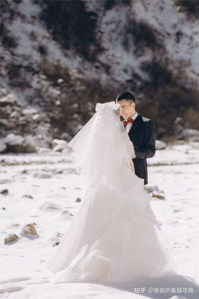 Tổ chức đám cưới với 31 khách trên núi tuyết - Ảnh 16.