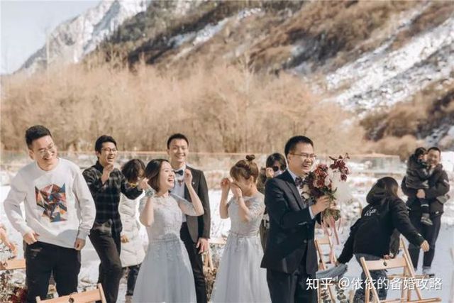 Tổ chức đám cưới với 31 khách trên núi tuyết - Ảnh 24.
