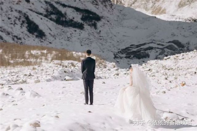 Tổ chức đám cưới với 31 khách trên núi tuyết - Ảnh 5.