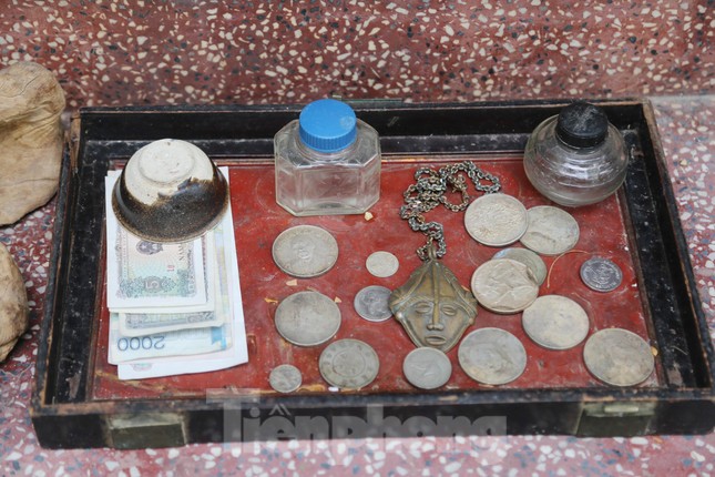 Chiêm ngưỡng hàng trăm món đồ cổ ở khu chợ có 1 không 2 tại thành phố Vinh - Ảnh 8.