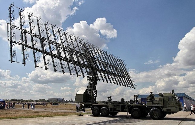 ‘Thợ săn’ AGM-88 HARM phá hủy radar Nebo-M siêu khủng của Nga? - Ảnh 2.