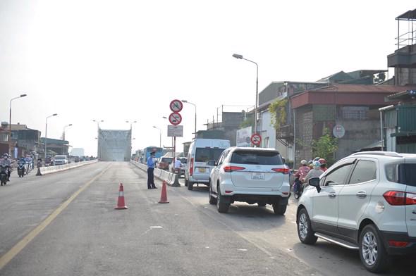Hiện trường vụ va chạm liên hoàn giữa 5 xe ô tô trên cầu Chương Dương