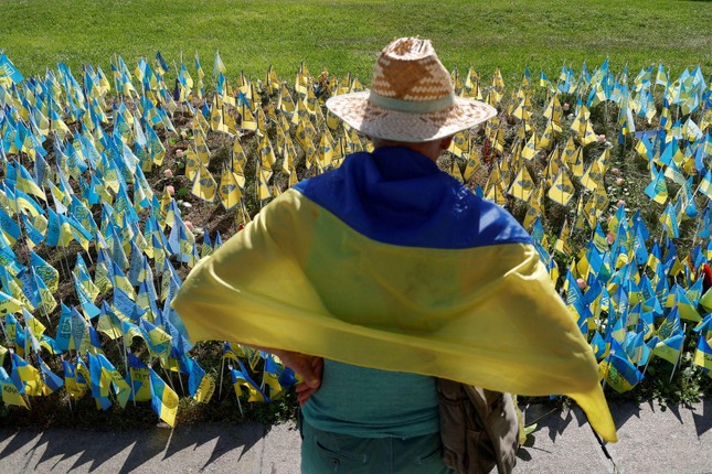 Người Ukraine đón Ngày Độc lập trong không khí ảm đạm - Ảnh 7.