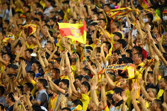 CLB Nam Định kêu gọi cổ động viên đến sân tiếp sức đội nhà, vé chỉ có 10.000 đồng - Ảnh 1.