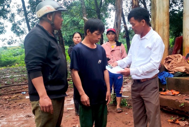 Trú mưa trong chòi rẫy, 2 thanh niên bị sét đánh tử vong - Ảnh 1.