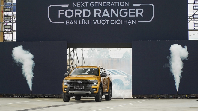 Ford Ranger Wildtrak 2022 giá 965 triệu đồng - Vua bán tải thị uy đối thủ tại Việt Nam - Ảnh 1.