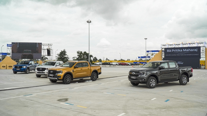 Ford Ranger Wildtrak 2022 giá 965 triệu đồng - Vua bán tải thị uy đối thủ tại Việt Nam - Ảnh 2.
