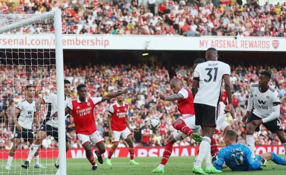 Arsenal thắng trong trận đấu kỳ lạ của Gabriel - Ảnh 2.