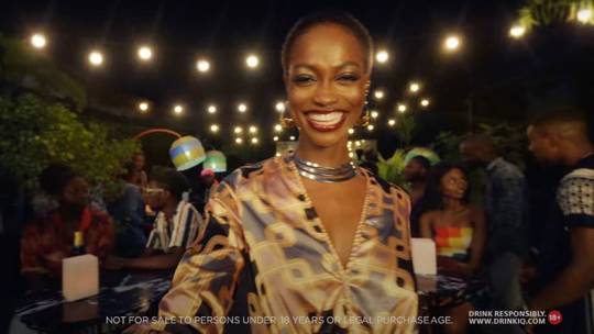 Quốc gia châu Phi cấm công ty quảng cáo thuê người mẫu da trắng - Ảnh 1.