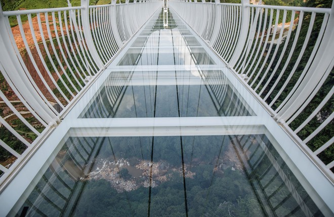 Mãn nhãn với cây cầu kính đi bộ dài nhất thế giới hùng vĩ giữa núi rừng Việt Nam - Ảnh 6.