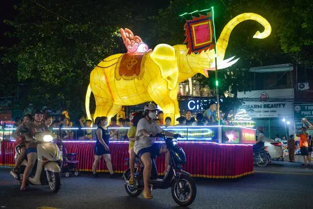 Tưng bừng không khí lễ hội Tết Trung thu lớn nhất cả nước ở Tuyên Quang - Ảnh 6.
