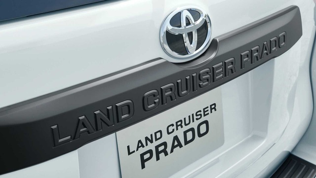 Toyota Land Cruiser Prado bất ngờ có phiên bản mới, thế hệ mới vẫn bặt vô âm tín - Ảnh 4.