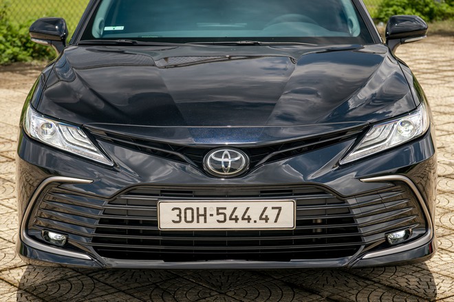 Chốt Toyota Camry trong 15 phút, Giám đốc 8X đánh giá: ‘Ngồi sau sướng thật, cầm vô lăng còn bất ngờ hơn’ - Ảnh 18.