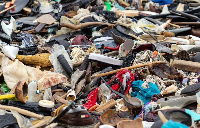 Sốc với hình ảnh rác thải nhựa từ thời trang nhanh đang hàng ngày làm ô nhiễm đại dương - Ảnh 6.