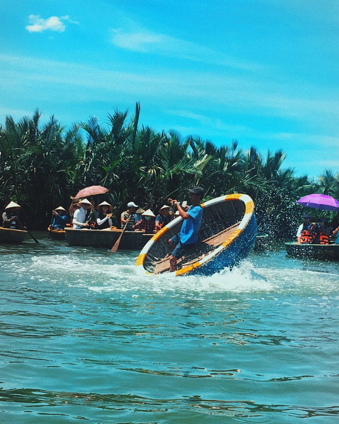 Chao đảo trên thuyền thúng - một đặc sản du lịch Việt Nam khiến du khách phấn khích - Ảnh 15.